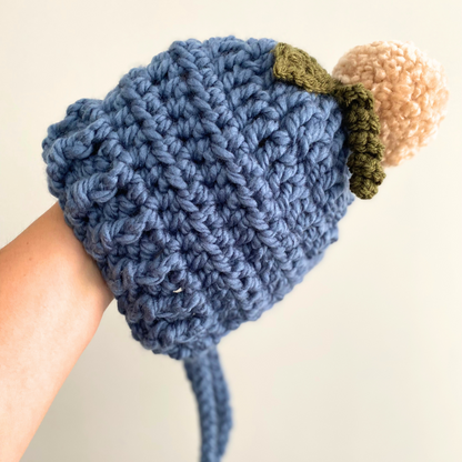 Pumpkin bonnet with pompom and leaf