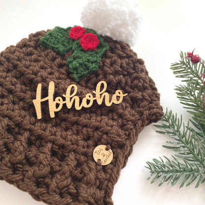 Christmas super chunky pudding bonnet with pompom and holly